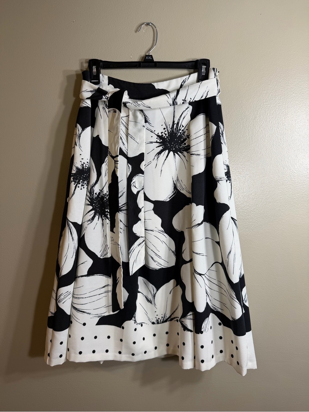 Talbots Primrose Dot Pleated Floral Skirt Black White 8P Petite